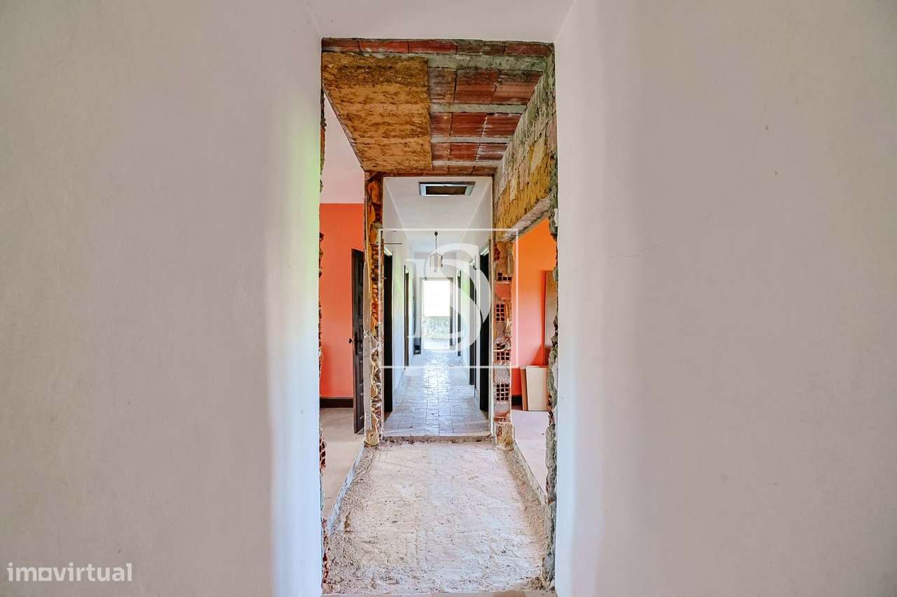 Moradia T4 c/ 376 m², jardim e riacho-17