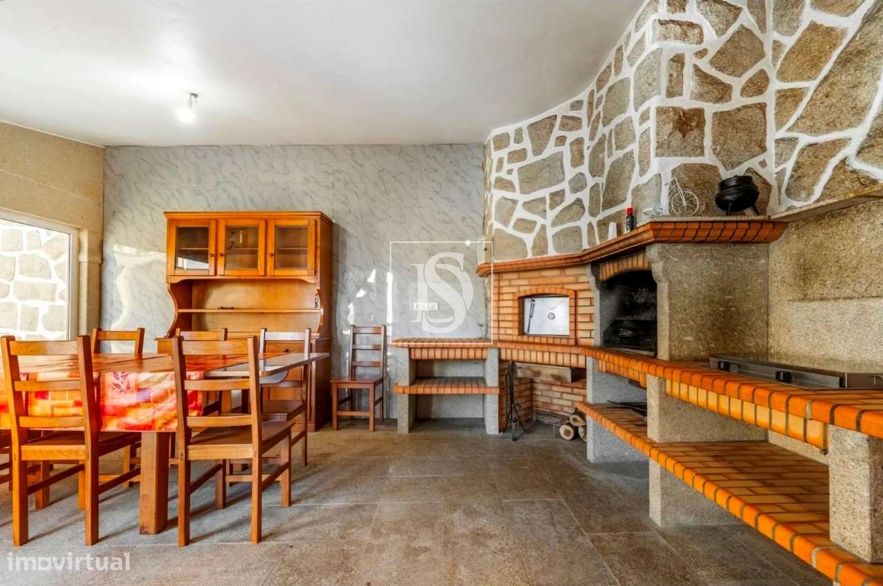 Moradia Independente T6 com 6 suítes e Piscina-6