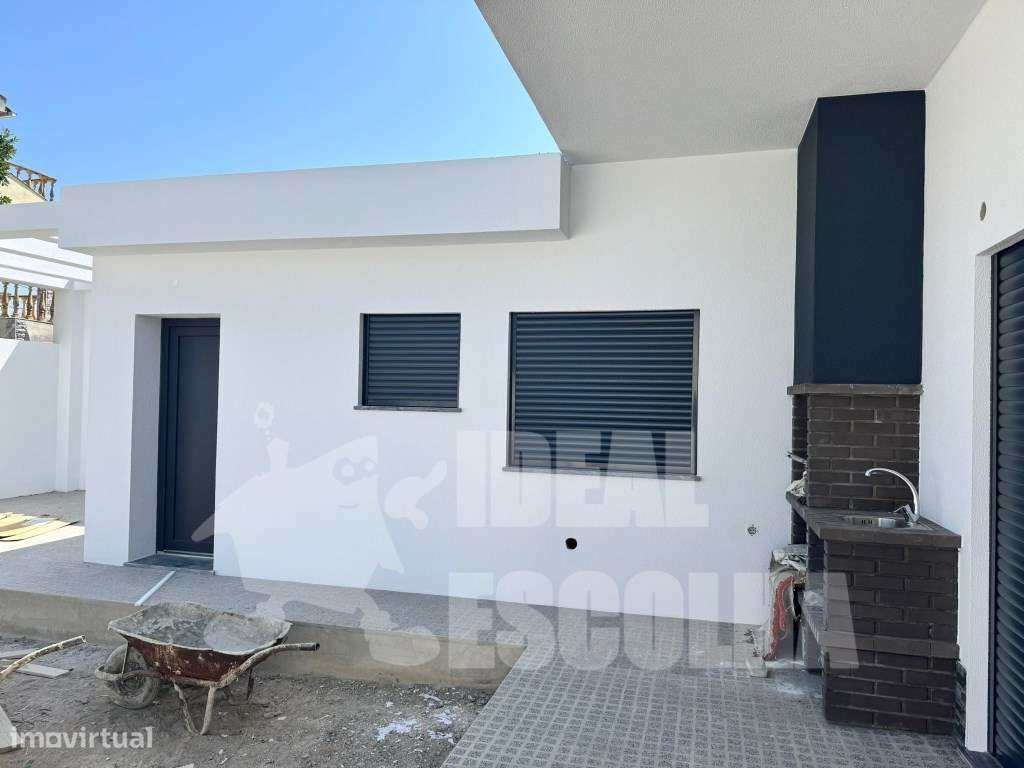 MORADIA TERREA FERNAO FERRO . - Grande imagem: 5/31