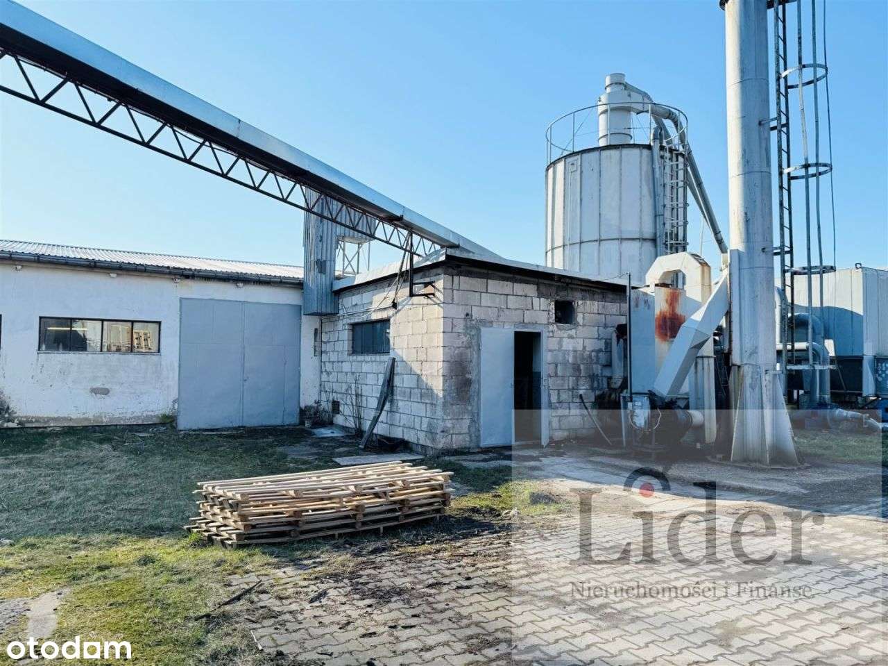 Hala produkcyjna z zapleczem biurowym i magazynowy-11