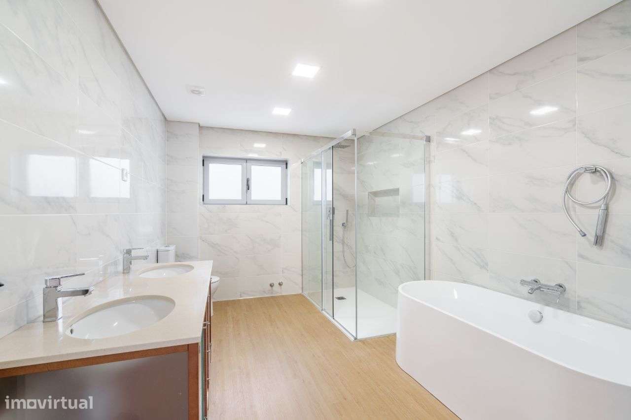 Moradia T5 Remodelada - Condomínio da Fonte Seca-33