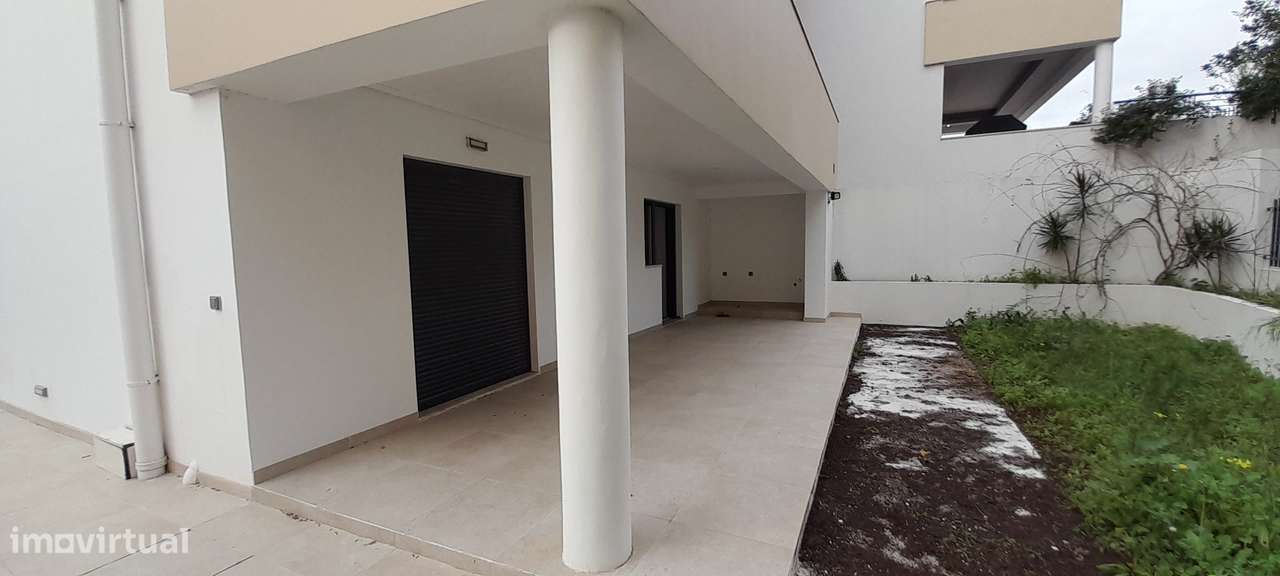 Viva perto do mar em Paço de Arcos: T3 novo com pátio e garagem-24