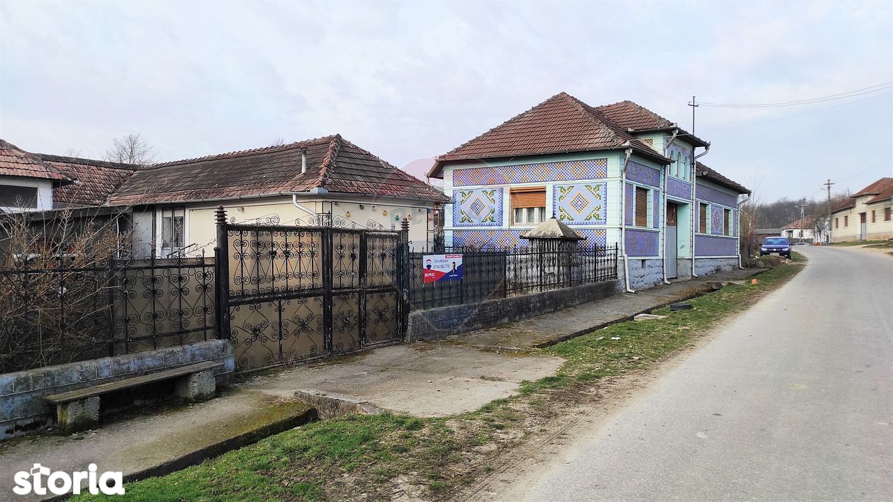 Casă de vânzare în localitatea Rogoz, la cca 39 km de Oradea