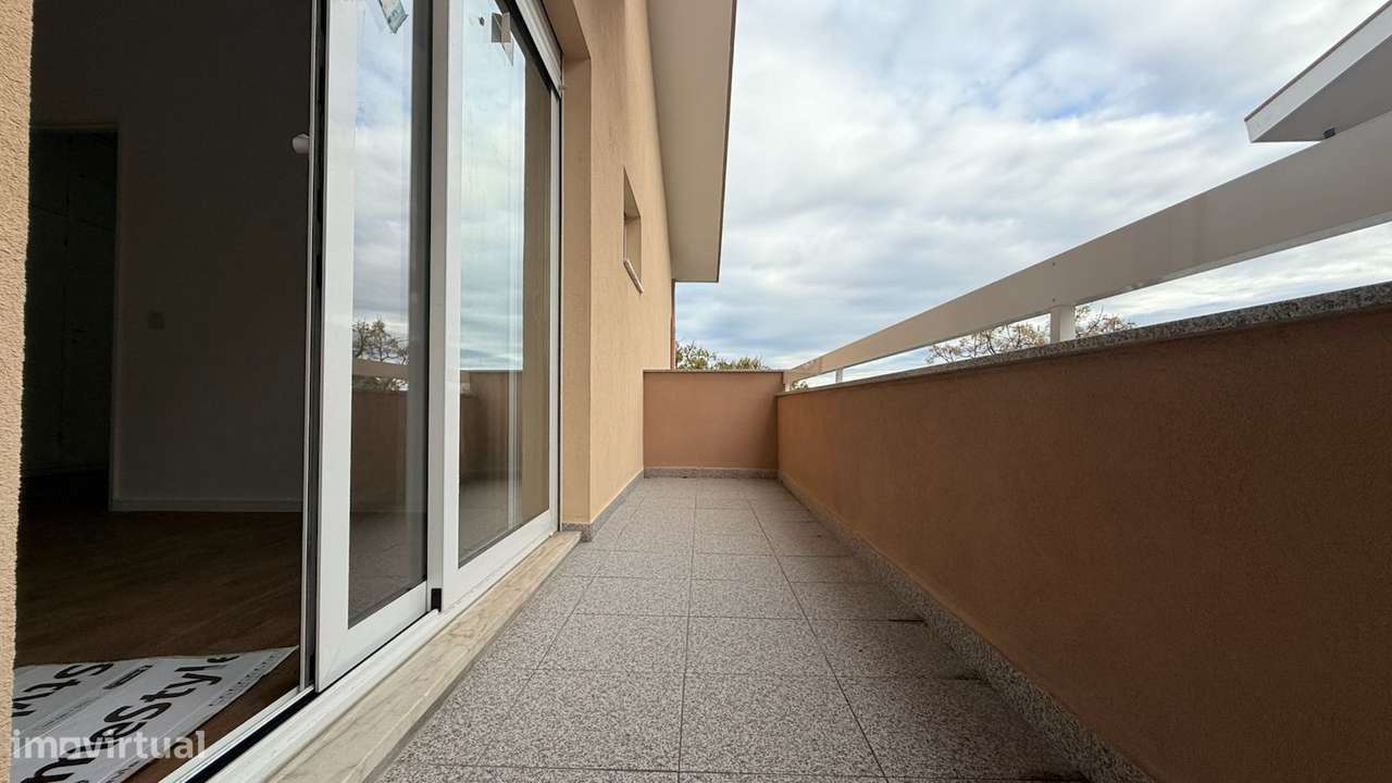 Apartamento T3 com garagem fechada em Águas Santas-11