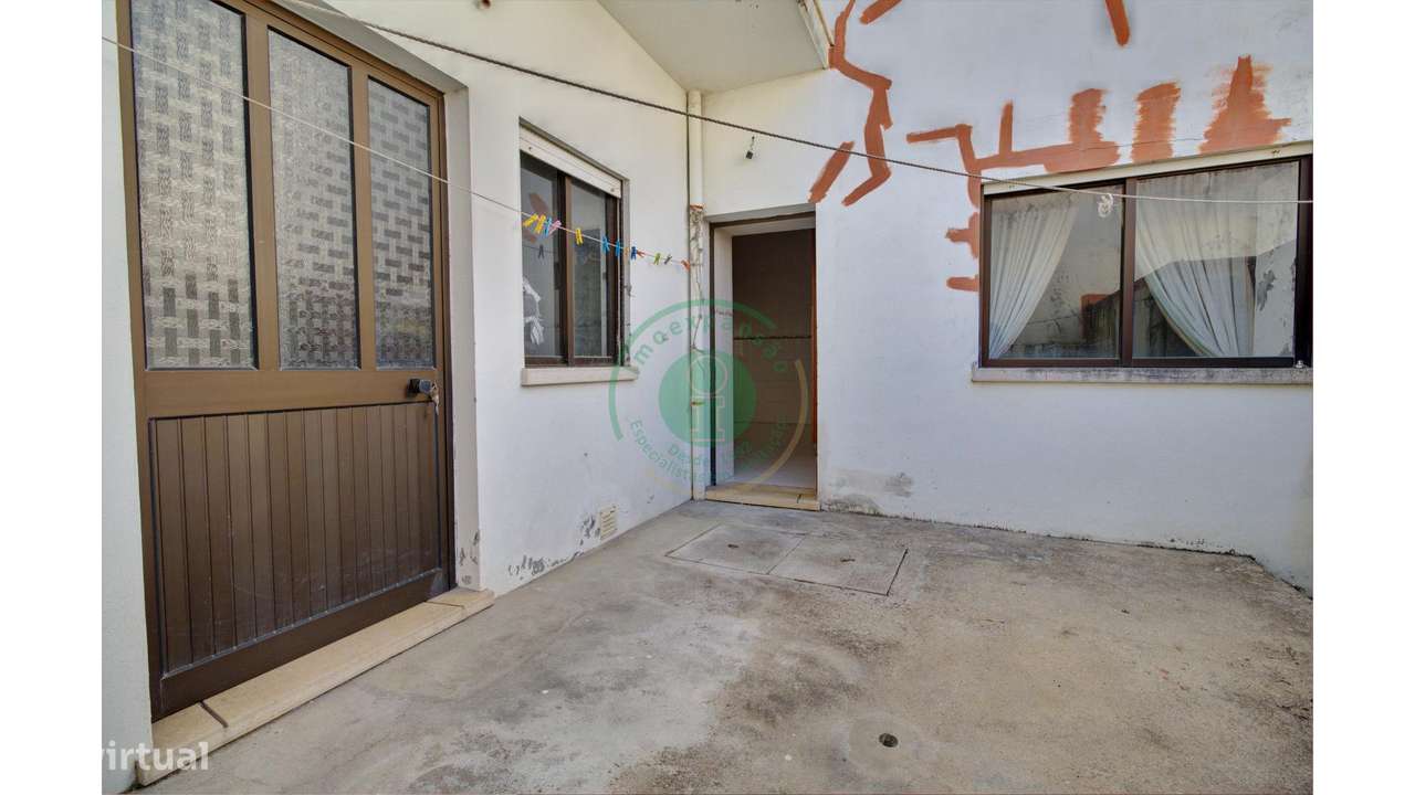 Moradia com 2 Pisos e Garagem-40