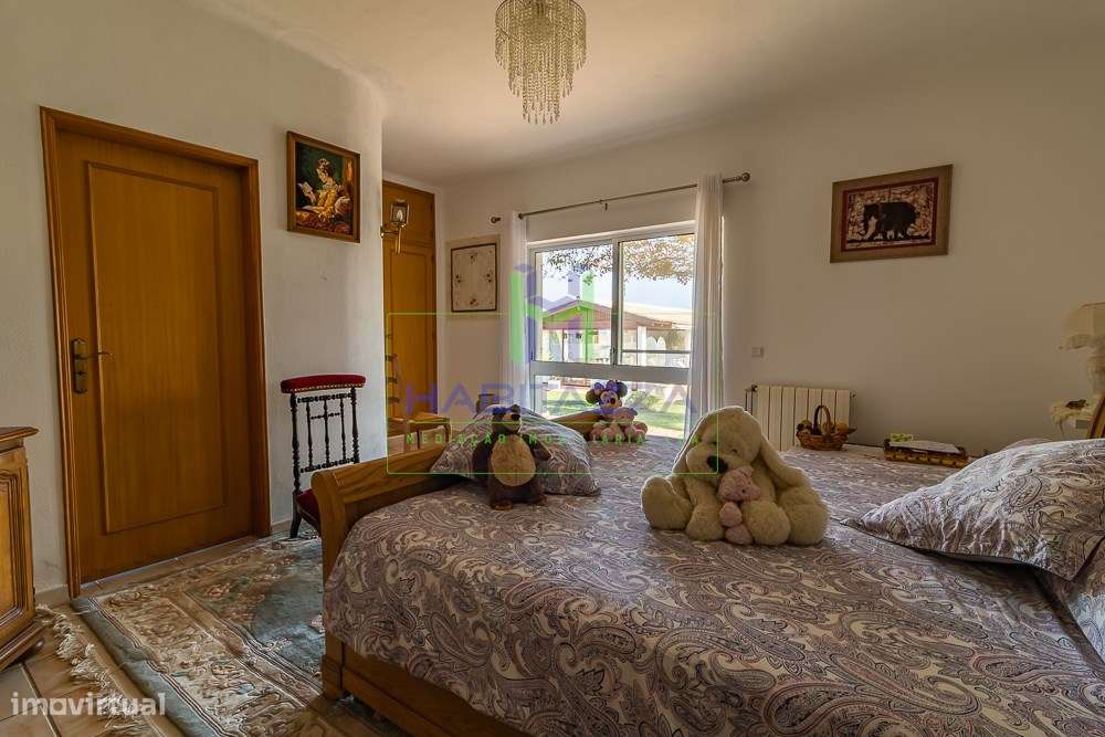 Fantástica Moradia Térrea T3+1, com piscina, grande jardim, e garagem,-52
