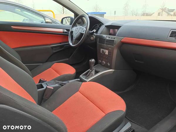 Opel Astra III GTC 1.8 Sport - 15