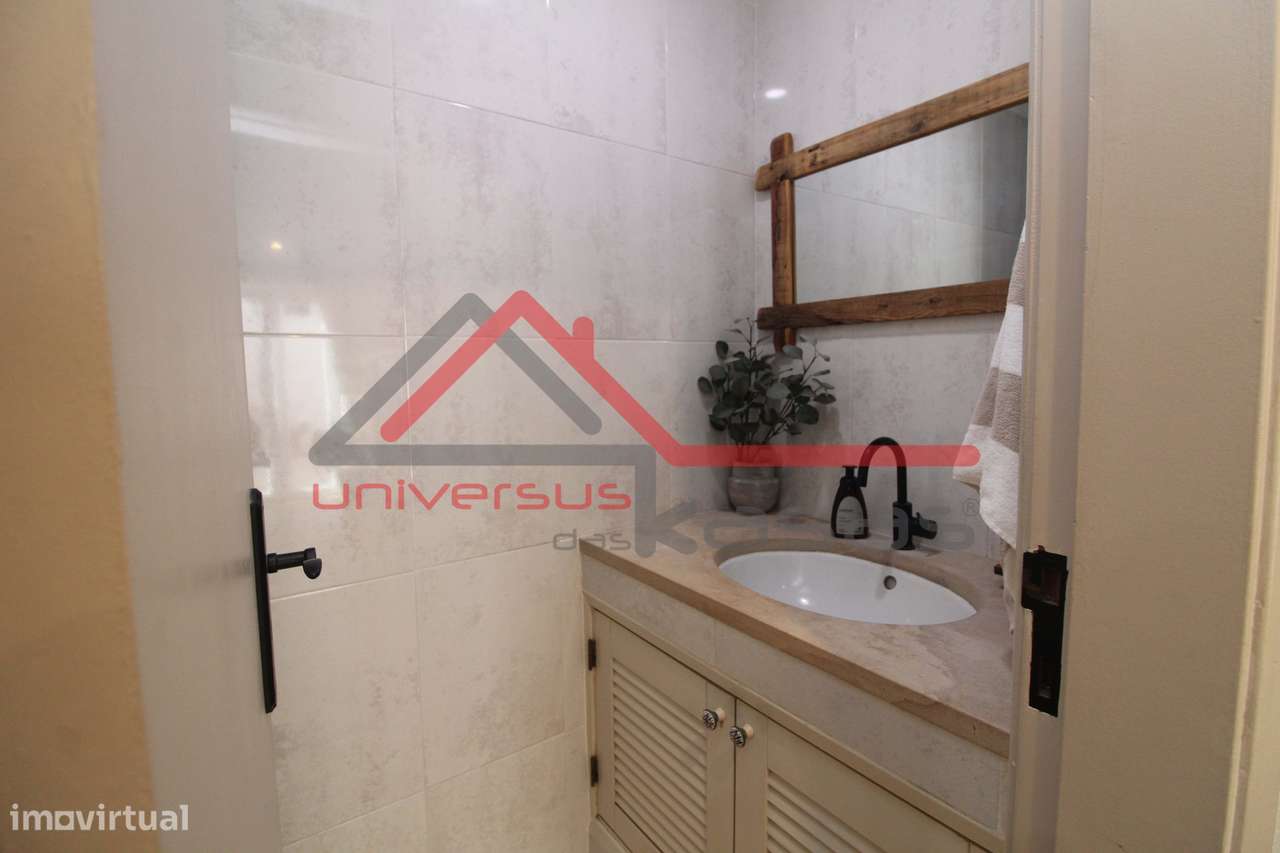 Moradia em Banda V4 com Jardim e Estacionamento na Quinta do Anjo-14