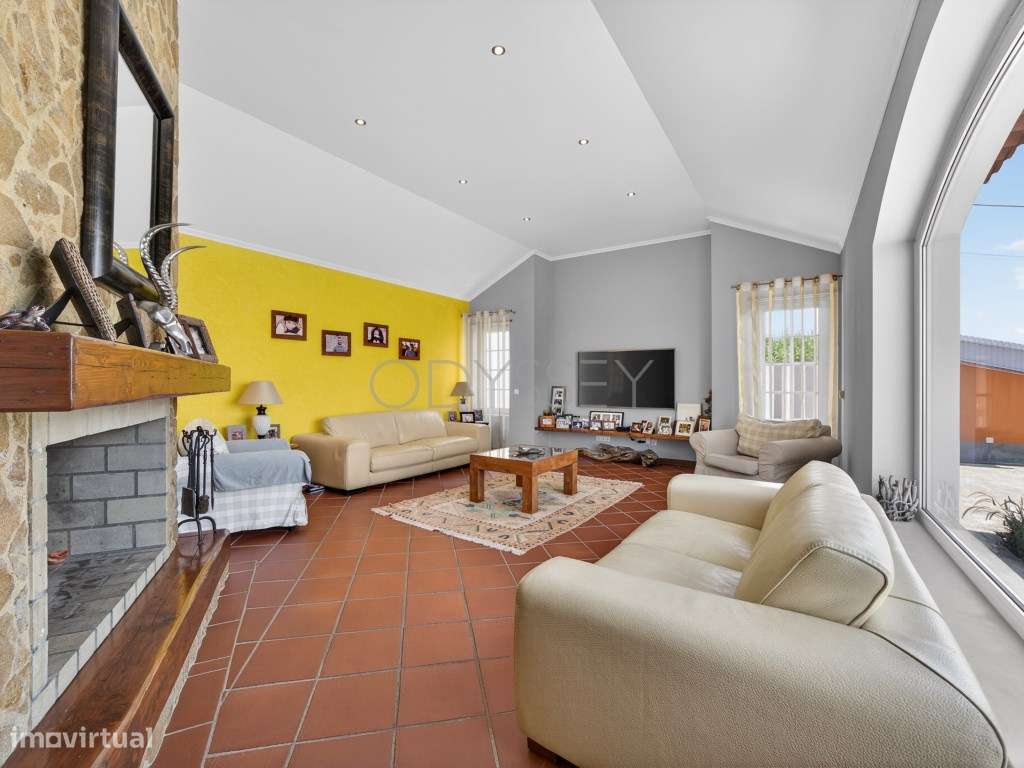 Villa T3 com piscina e vistas panorâmicas aninhada na aldeia histór...-14