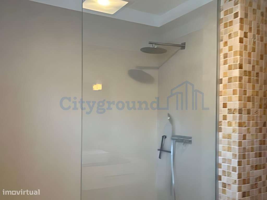 Duplex T3 com Varandas, Terraço e Vista Desafogada para o Castelo d...-29