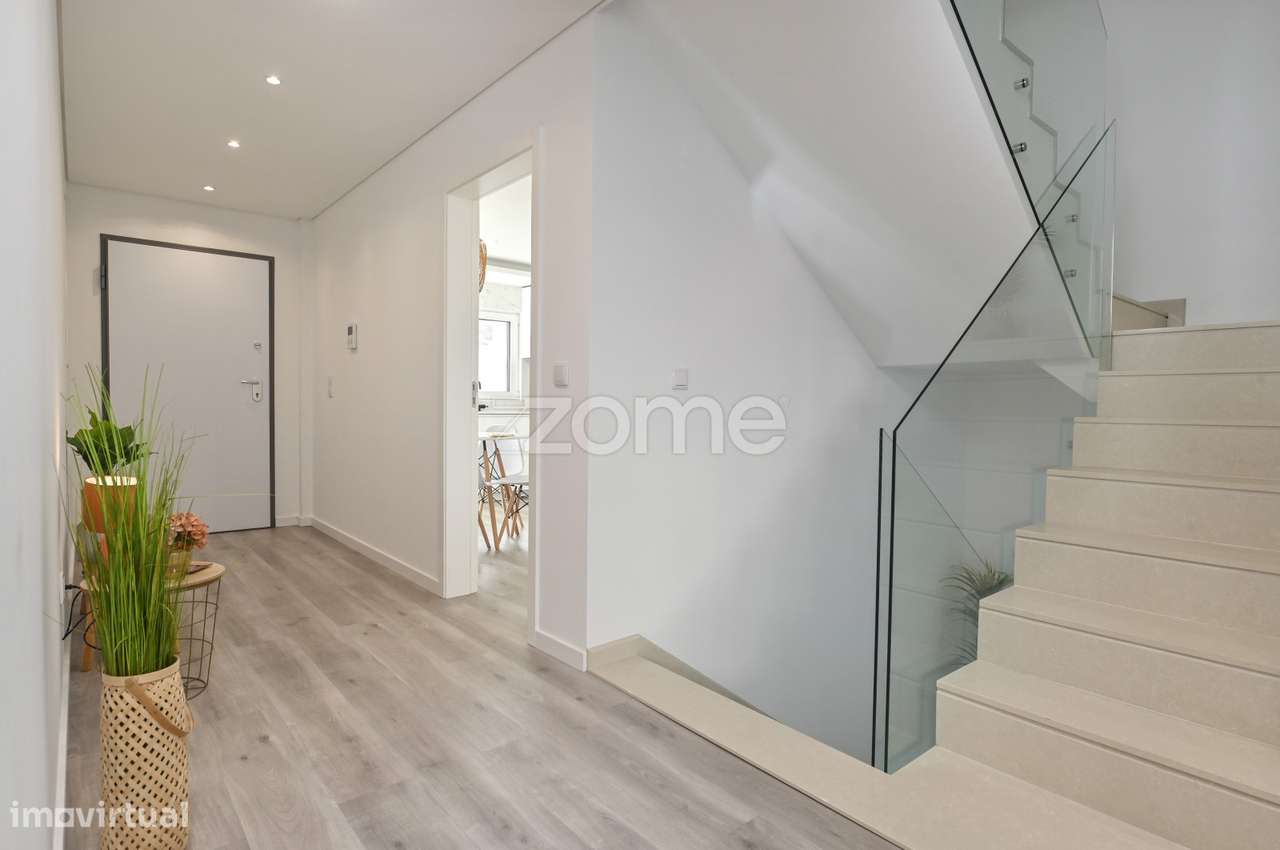 Moradia nova | 3 suites | Garagem e Sótão | Varge Mondar, Sintra - Grande imagem: 3/47