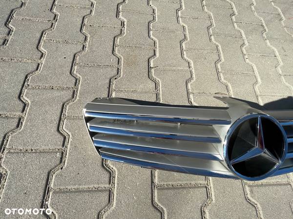 Atrapa Grill Mercedes CLS W219 - 3