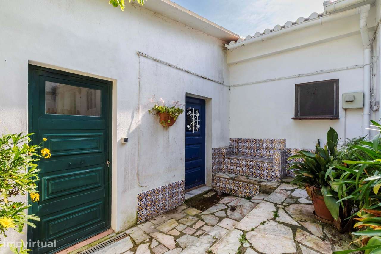 Moradia T6 c/ Terreno de 1600m2 c/ Piscina, Garagem e Anexos em Colare-15