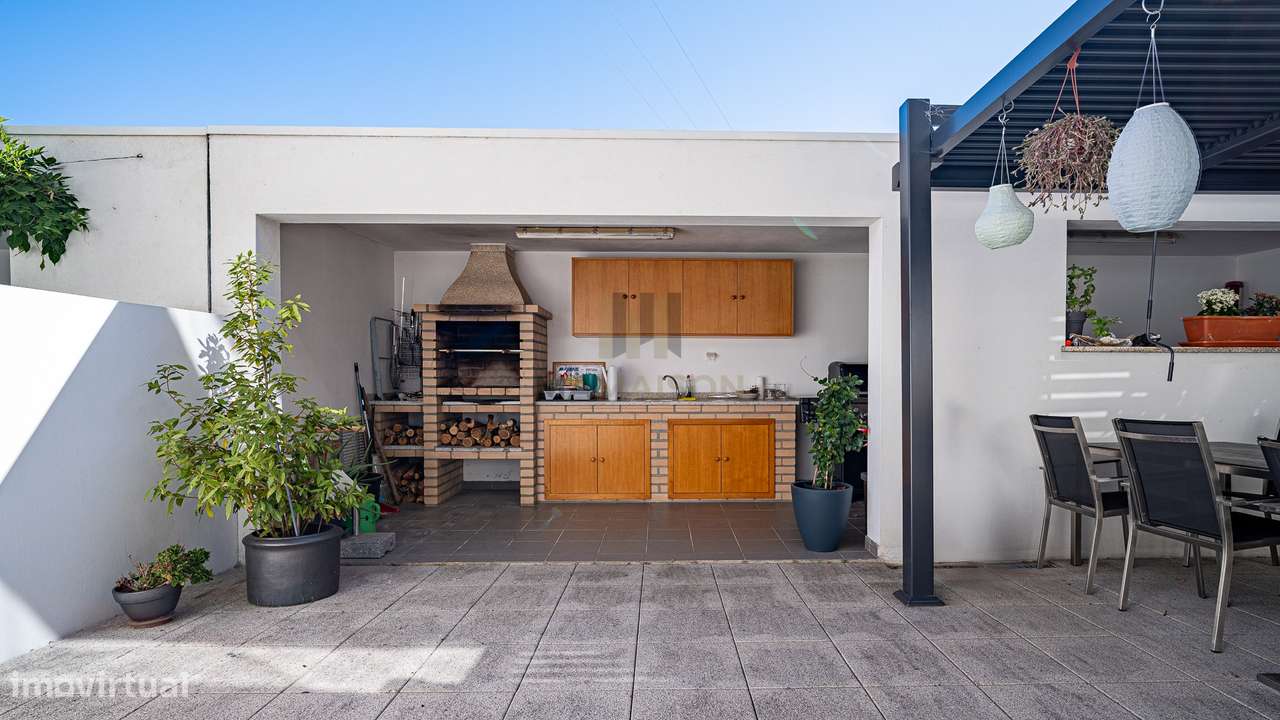 Moradia T4 de Luxo / Centro de Lamego / Jardim e Garagem-25