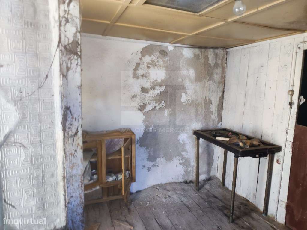 Moradia T2 em banda para Reconstruir - Grande imagem: 5/19