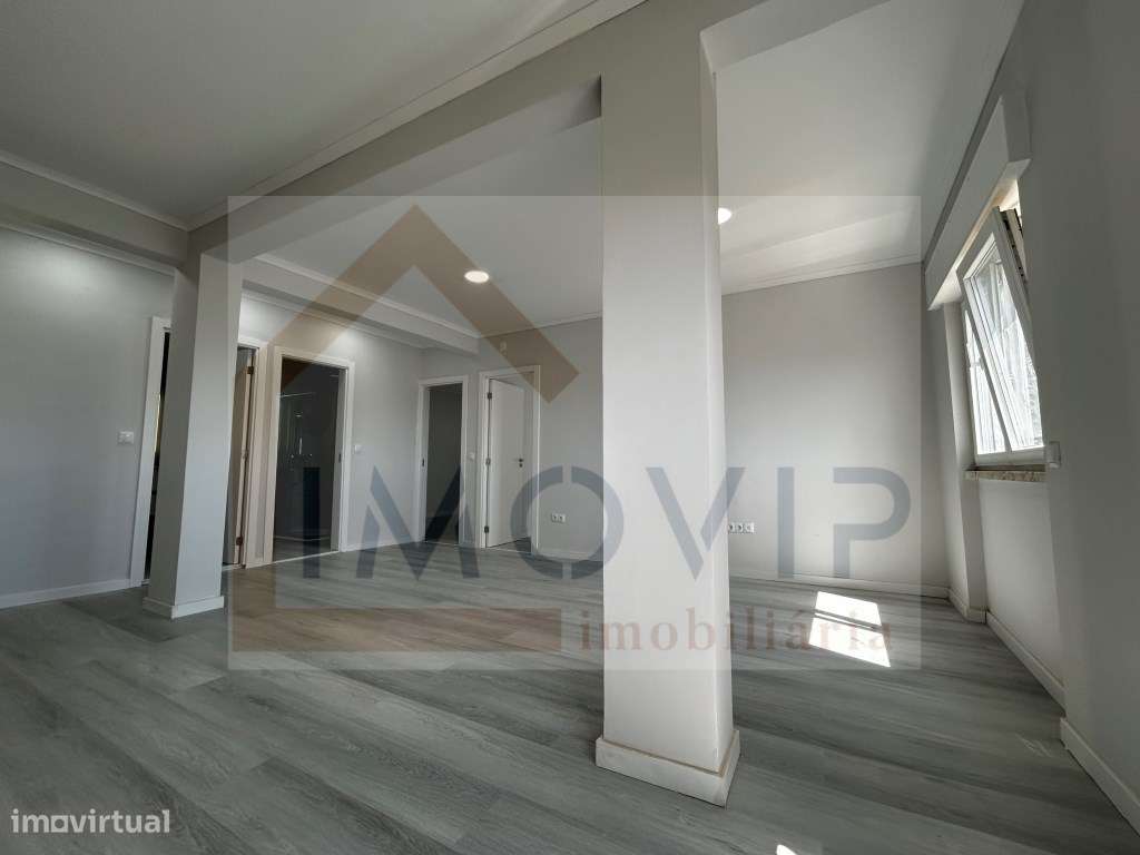 Apartamento T2 Remodelado em Setúbal-3