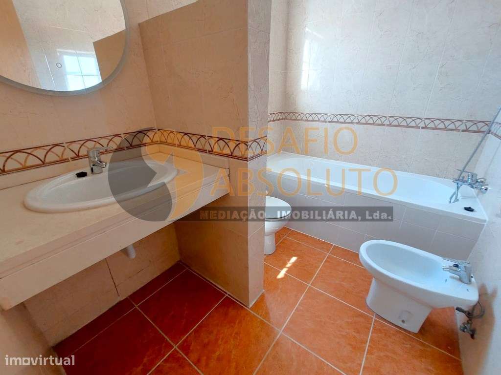 Moradia em Banda T4 c/ Piscina e Garagem. Quinta da Serralheira - S...-18