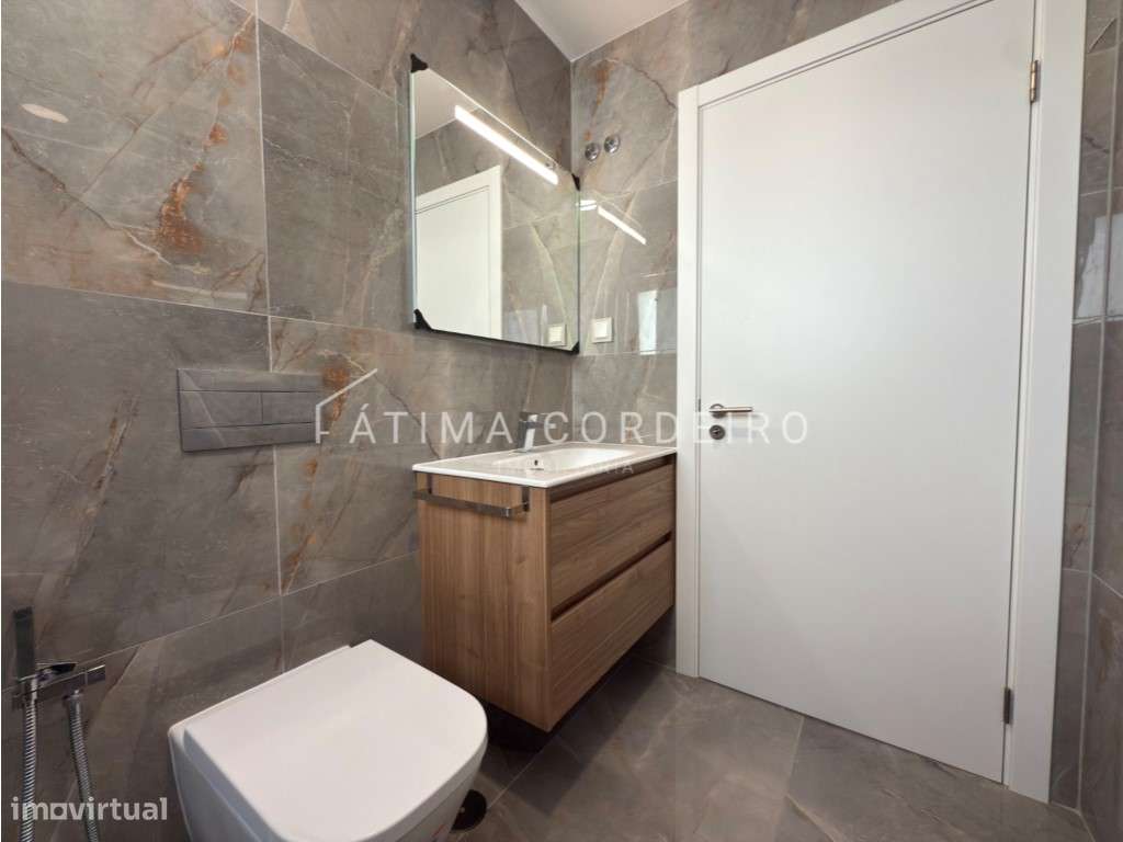 T4 de Luxo com Terraço de 115 m² no Coração de Almada-9