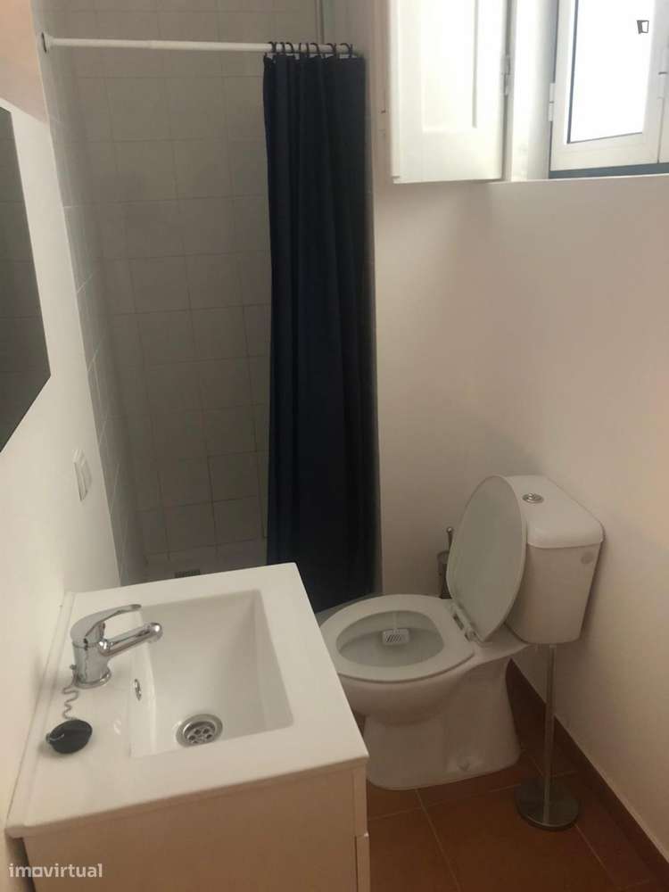 Quarto - localizado em Marquês de Pombal Lisbon - Grande imagem: 5/10