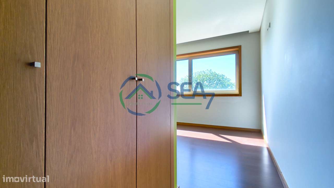 Moradia T6 com grande terreno, Meadela-31