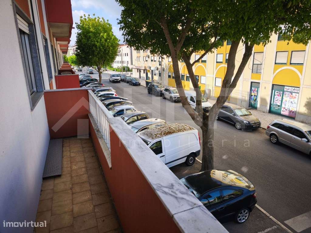 T3 | 1º ANDAR | BOAS ÁREAS | MOBILADO | 2 CASAS DE BANHO | ARRECADA...-16