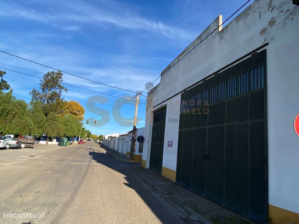 Armazém em Vila Nova de São Bento, com cerca de trezentos metros qu...-11