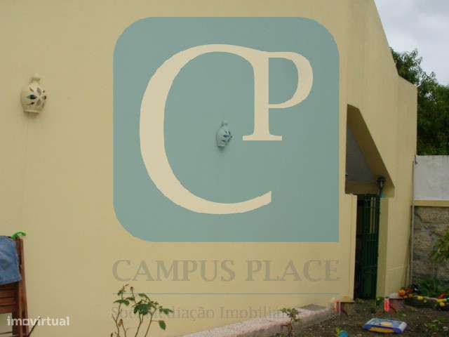 Moradia e Terreno ao Parque de S. Roque, em Campanhã - Grande imagem: 2/18