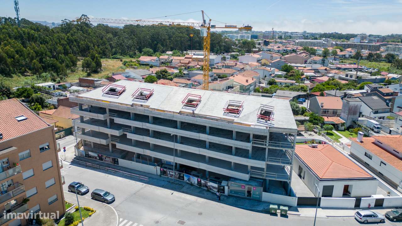 T2 | Novo | Varanda | Último Piso | Lugar de Garagem | Arrumos-2