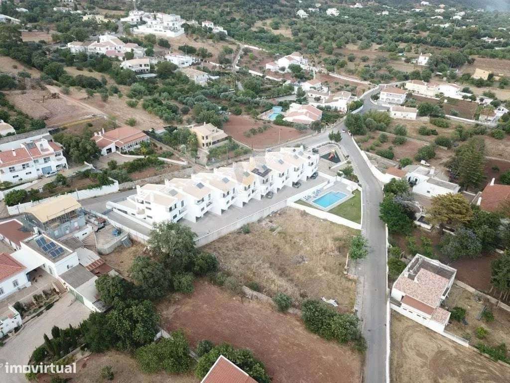 LOTE DE TERRENO COM PROJETO  APROVADO - Grande imagem: 3/28