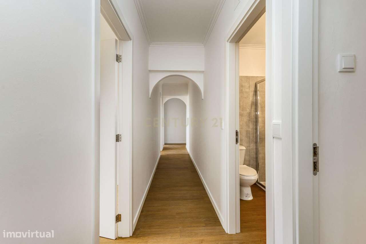 Apartamento T3 Renovado com espaço exterior.-11