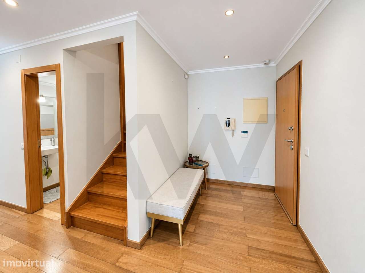 Apartamento Duplex T3+3 em Belas | Amplo, Luminoso e com Vista Desafog-1