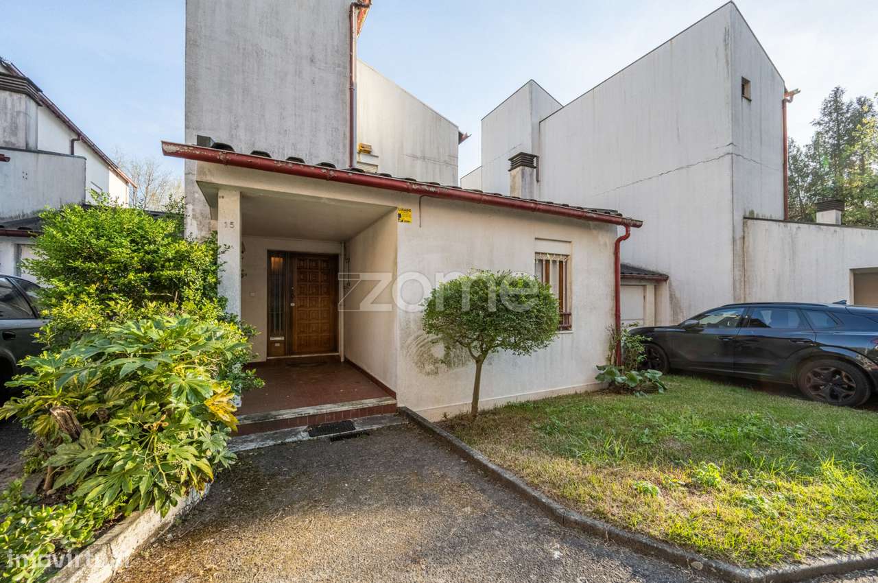 Moradia T4 em Banda em São José de São Lázaro, Braga-0