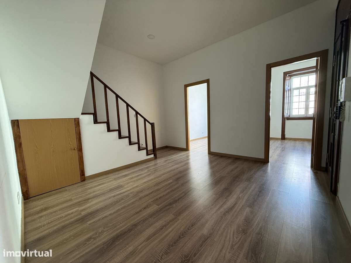 Oportunidade  DUPLEX T3 + 2  Campo Ourique - Grande imagem: 3/38