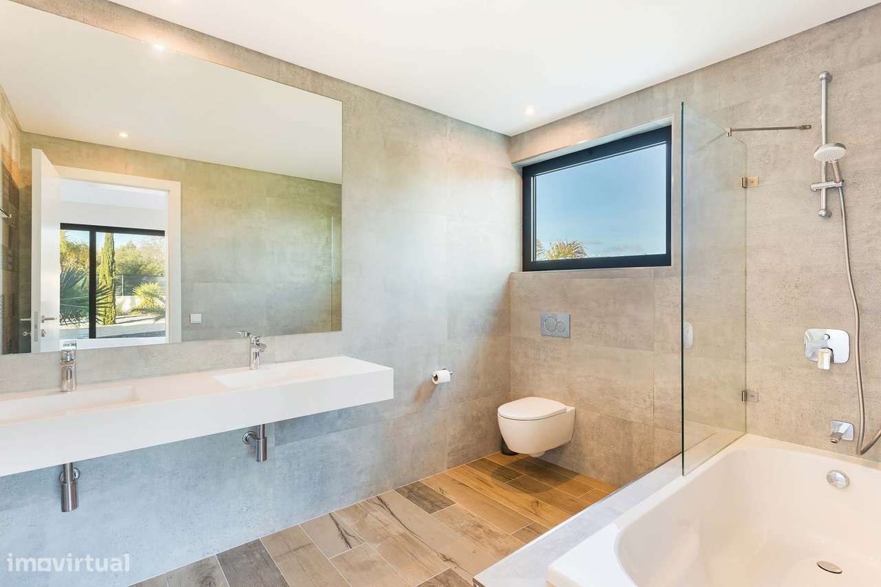 Quinta Moderna de Luxo com 4+1 Suítes, Anexo Independente e Jardim-21