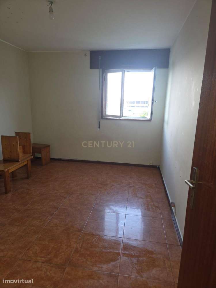 T2 com Grande Potencial na Póvoa de Varzim e Excelente Preço-21