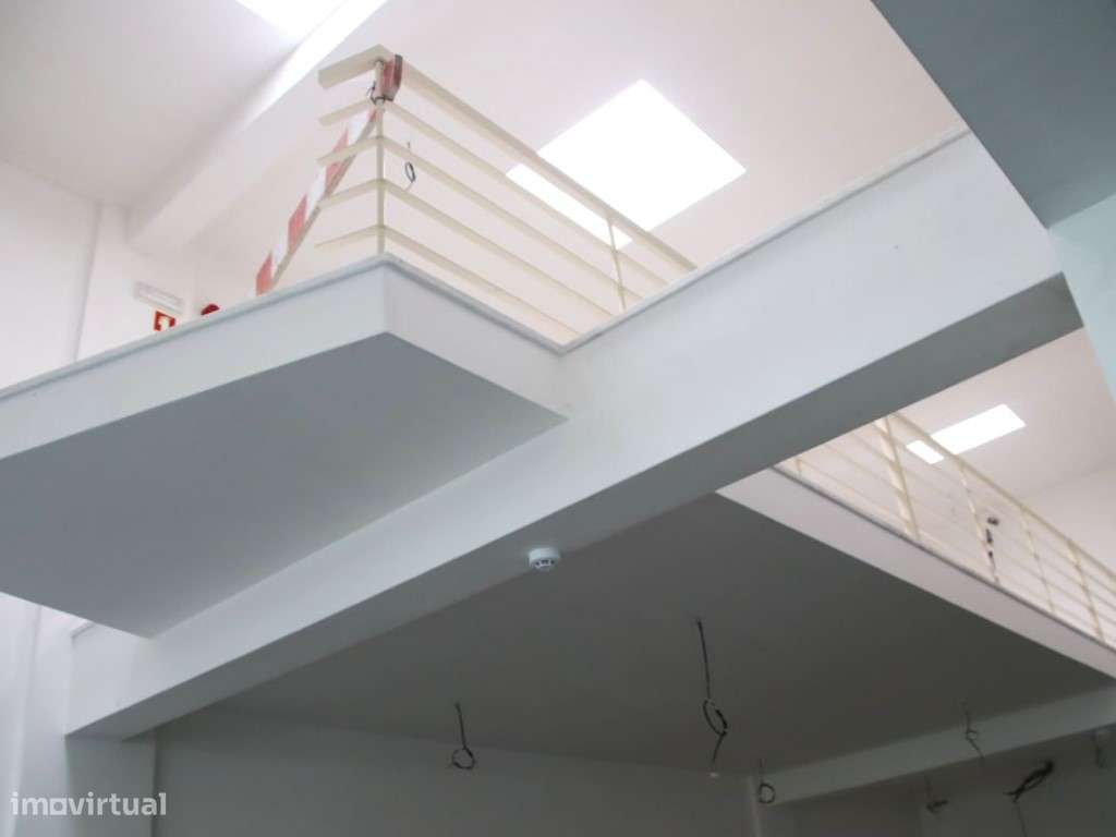 Loja para Venda em Queijas, Concelho de Oeiras - Grande imagem: 2/5