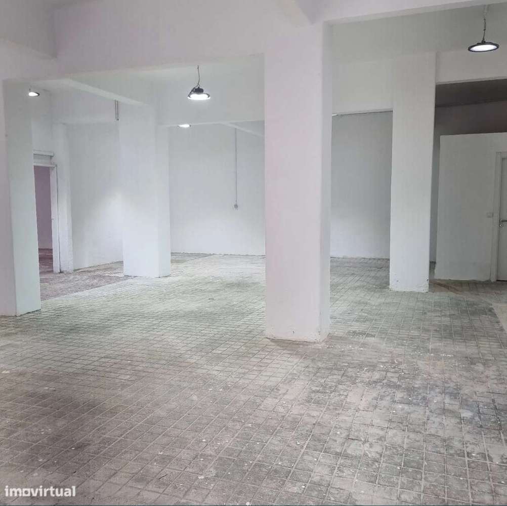 Armazém Feijó- 240m2 com 4 portões e 2 portas de vidro - Grande imagem: 3/12