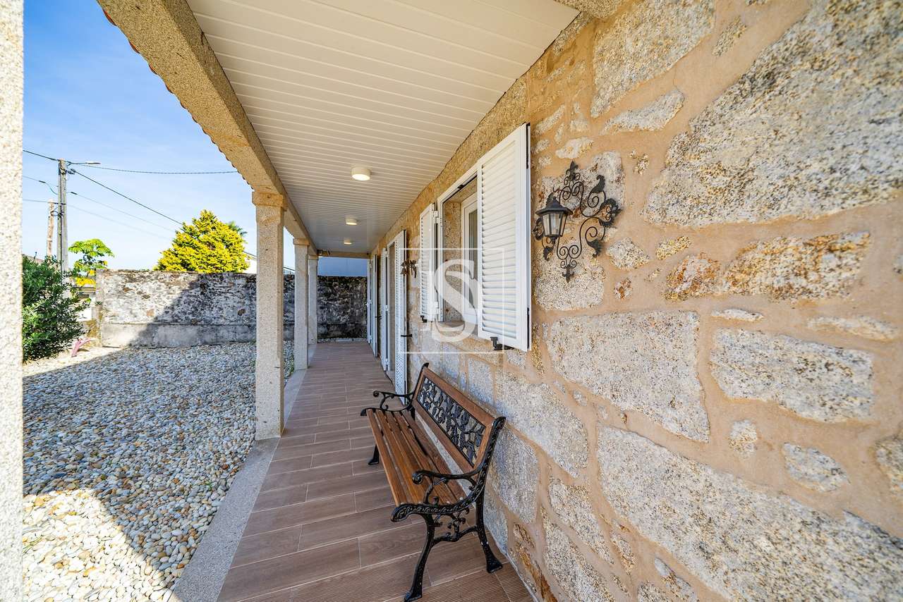 Moradia T5, totalmente renovada, inserida em terreno com 1100 m2 - Grande imagem: 4/23