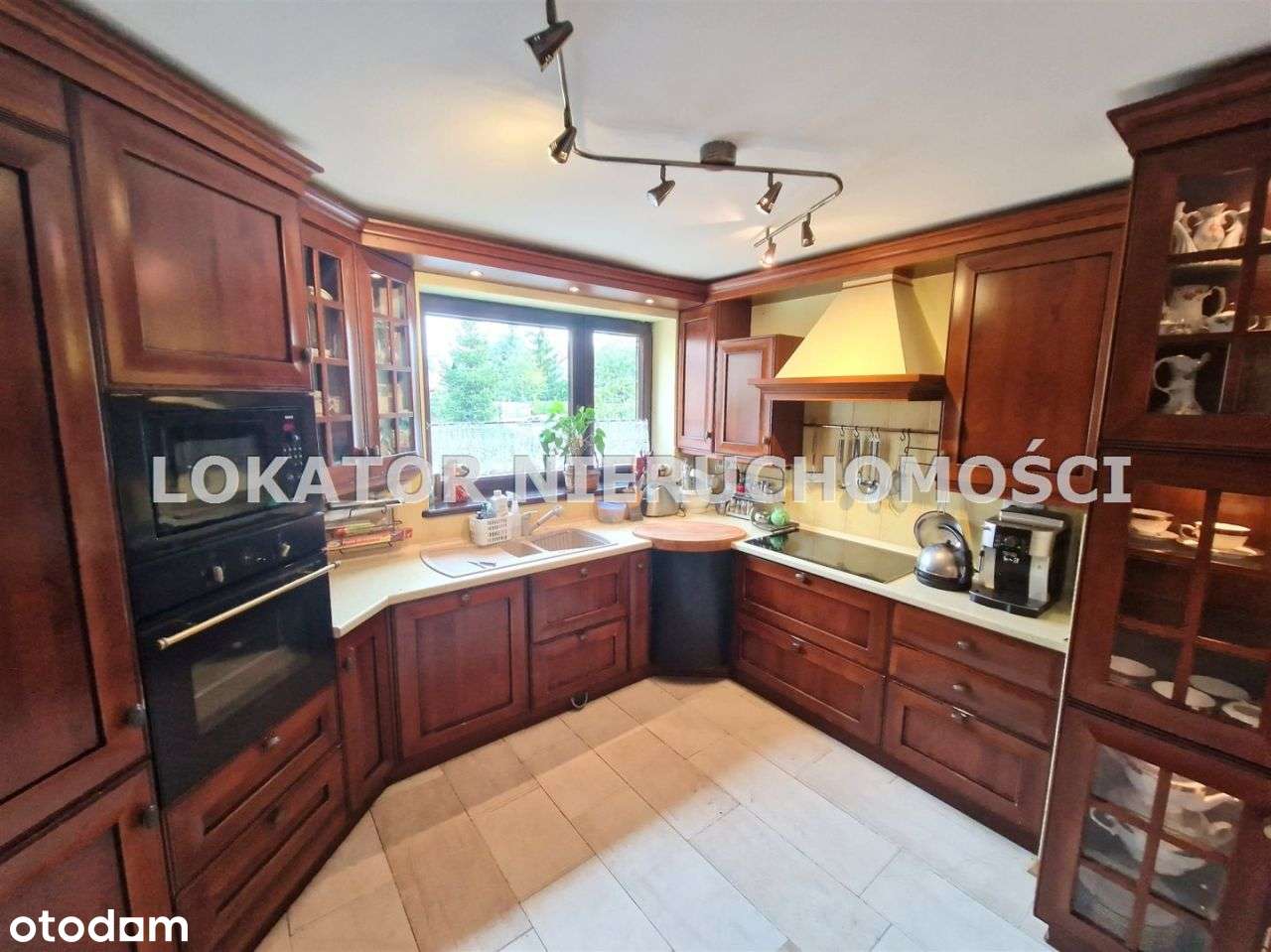 Solidny dom na zacisznym osiedlu w Pile-6