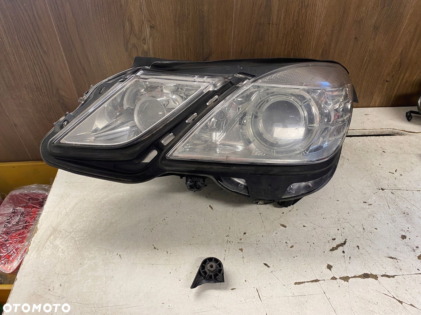 MERCEDES W212 LAMPA LEWY PRZÓD XENON A2128205761 - 1