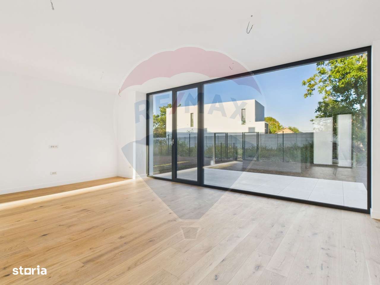 Vila luminoasa si moderna de vanzare in Amber Forest Tunari - Imagine principală: 1/20