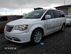 Chrysler Town & Country - 1