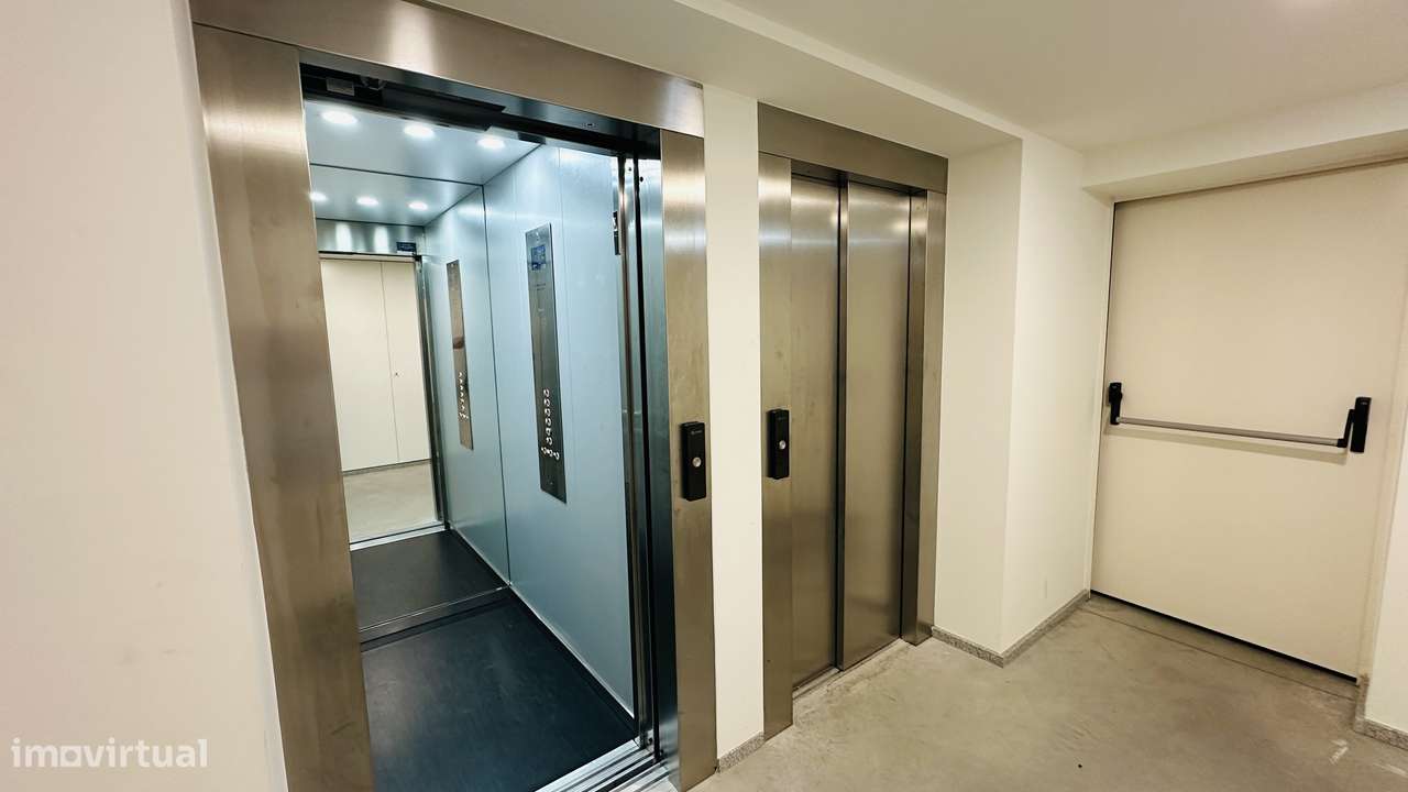 ÚNICO - T3+1 Novo, Último Piso, c/ Varandas e Garagem 3 automóveis-22