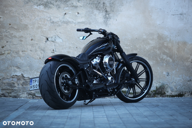 Harley-Davidson Softail Breakout - 22