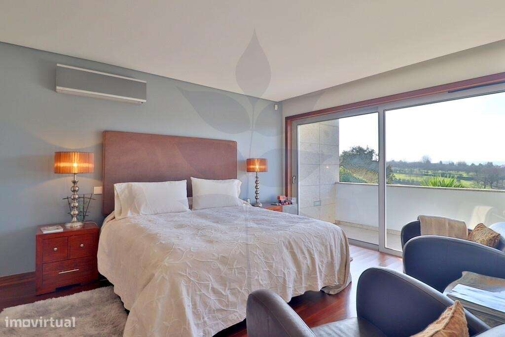 Venda Moradia Geminada Palmeira T4-32