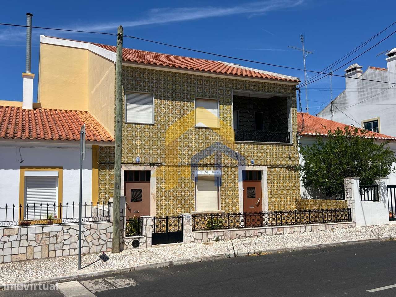 Moradia T4, no centro de Estremoz com quintal-24