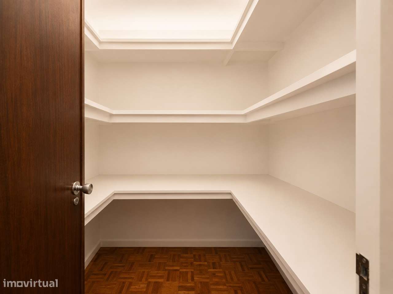 Apartamento T4 com varanda e elevador no centro de Leiria-18