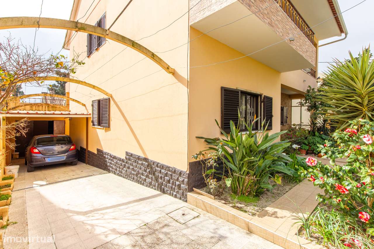 Moradia T5 isolada com jardim e terraço em Quinta do Conde-6