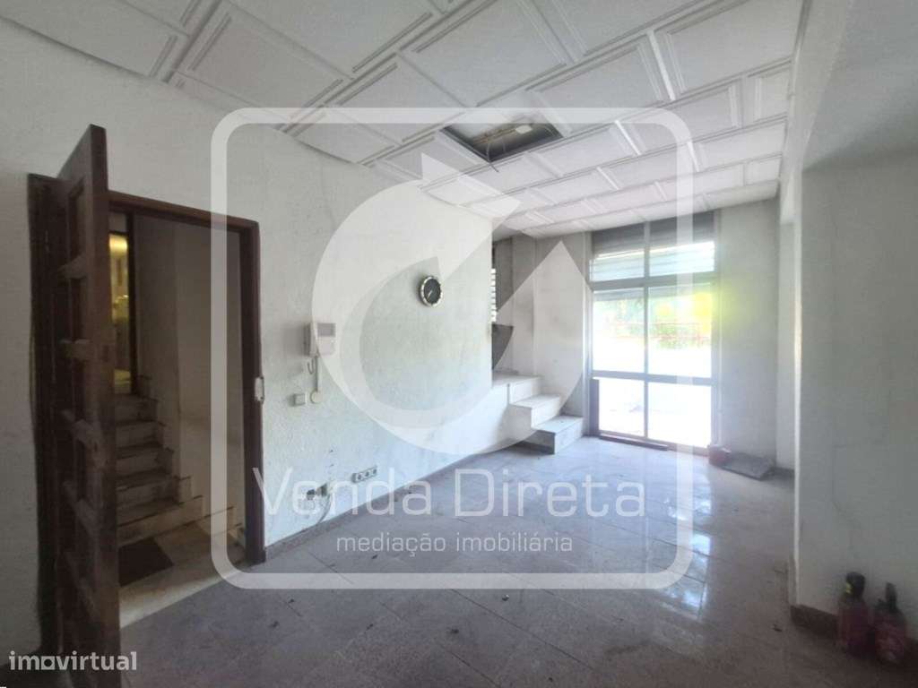 Loja/Escritório Duplex com 108 m² e Terraço no Centro do Laranjeiro...-8