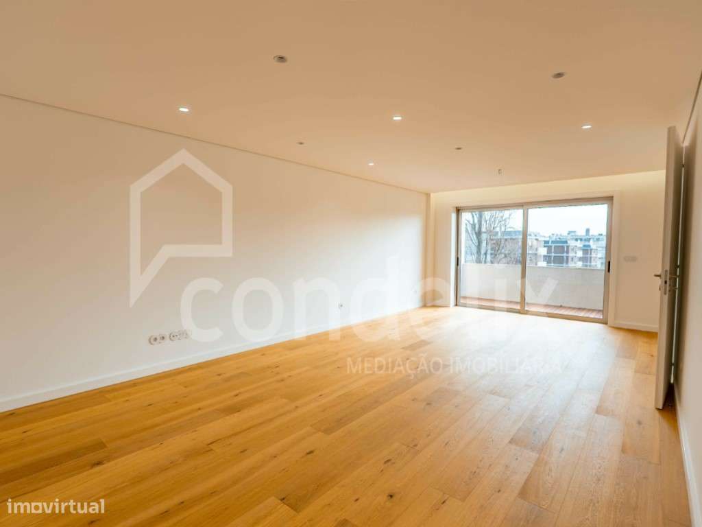 Apartamento T3 Avenida da Boavista, Porto-0